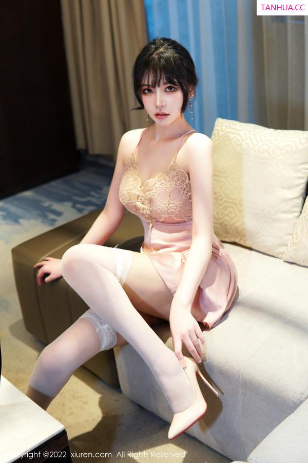   [XiuRen]高清写真图 2022.12.21 No.6022 桃桃子_ 新人美腿第13张图片